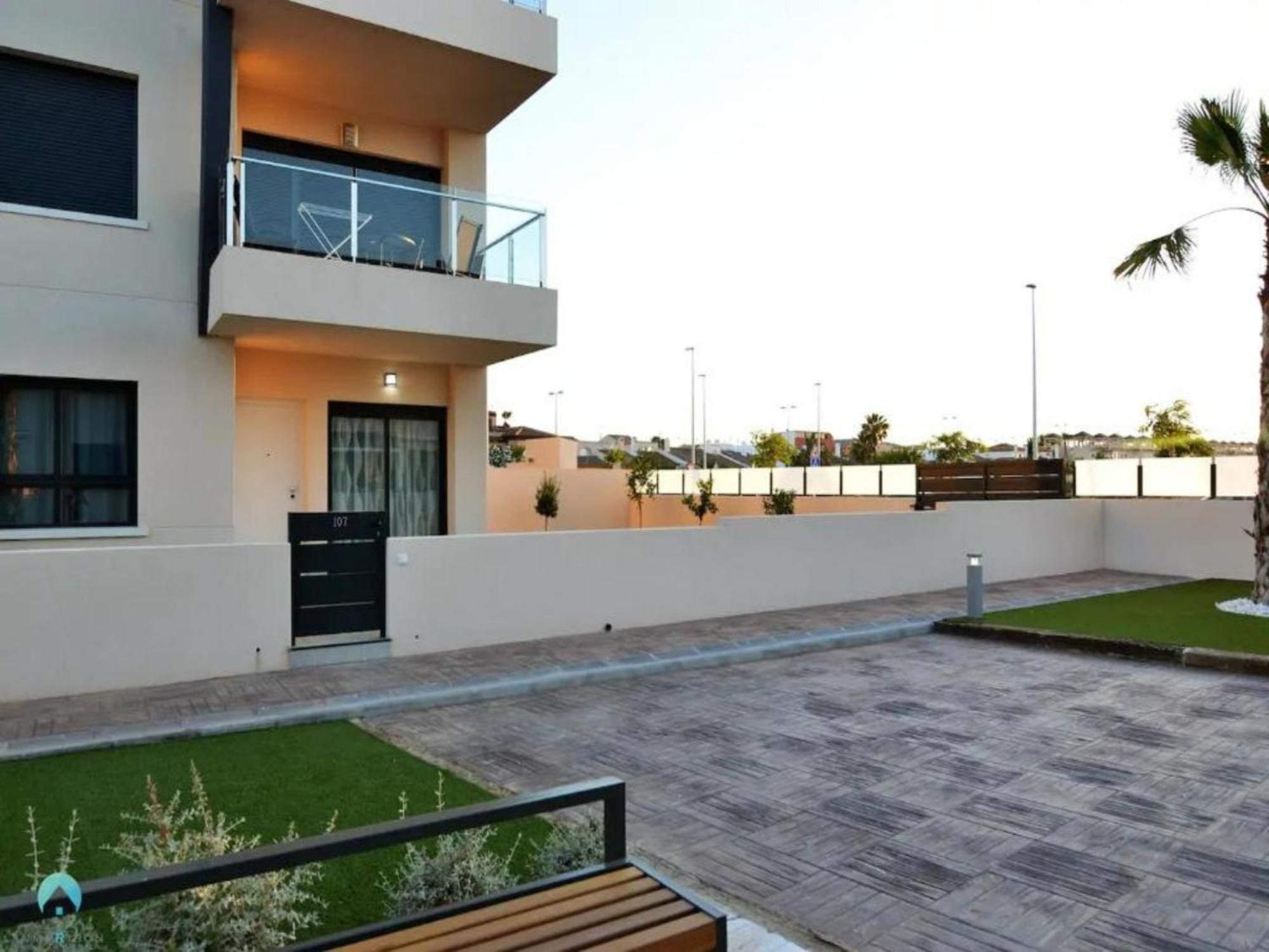 New Luxury Detached Villa With Pool At Beach بيلار ذي لا أوراذاذا المظهر الخارجي الصورة